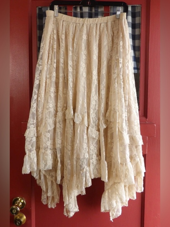 easel Dresses & Skirts - NWT BEAUTIFUL Easel Romantic Boho Asymmetrical Lace Tiered Skirt Cream Medium